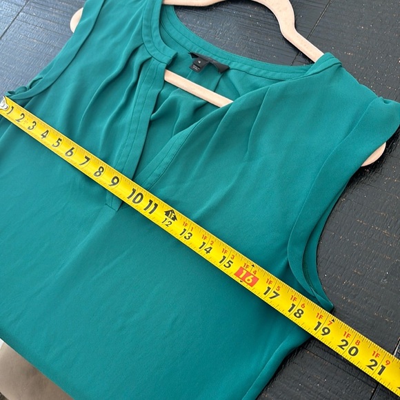 J.Crew Drapey V-Neck Short Sleeve Shirt top Blouse Emerald Green size 4 - Picture 7 of 7